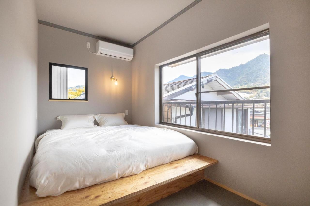 Coliving&Cafe SANDO Imabari Railway Station Eksteriør billede